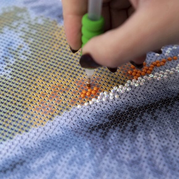 DIAMOND DOTZ® Hummingbird Garden Special Edition Diamond Painting Kit - Picture 7 of 7